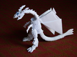 bílý origami drak
